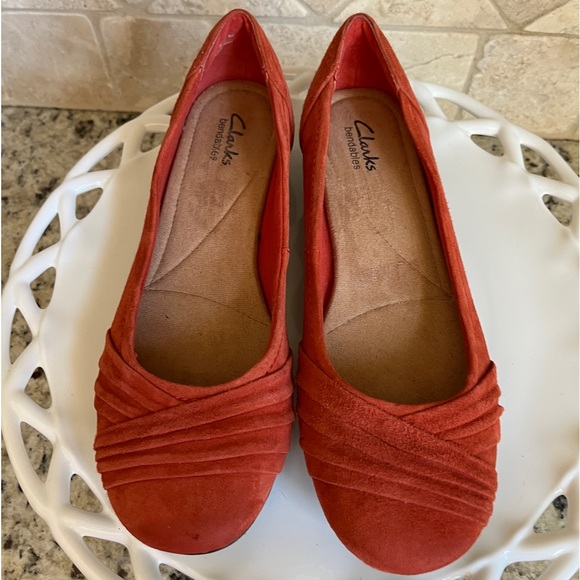 Clarks Bendables Deep Orange Rust Suede Leather Flats EUC - Picture 4 of 16